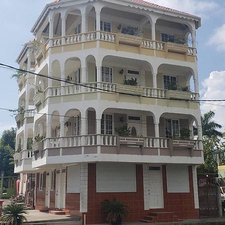 Unit 4 Private Apartment - Roseau Luaran gambar
